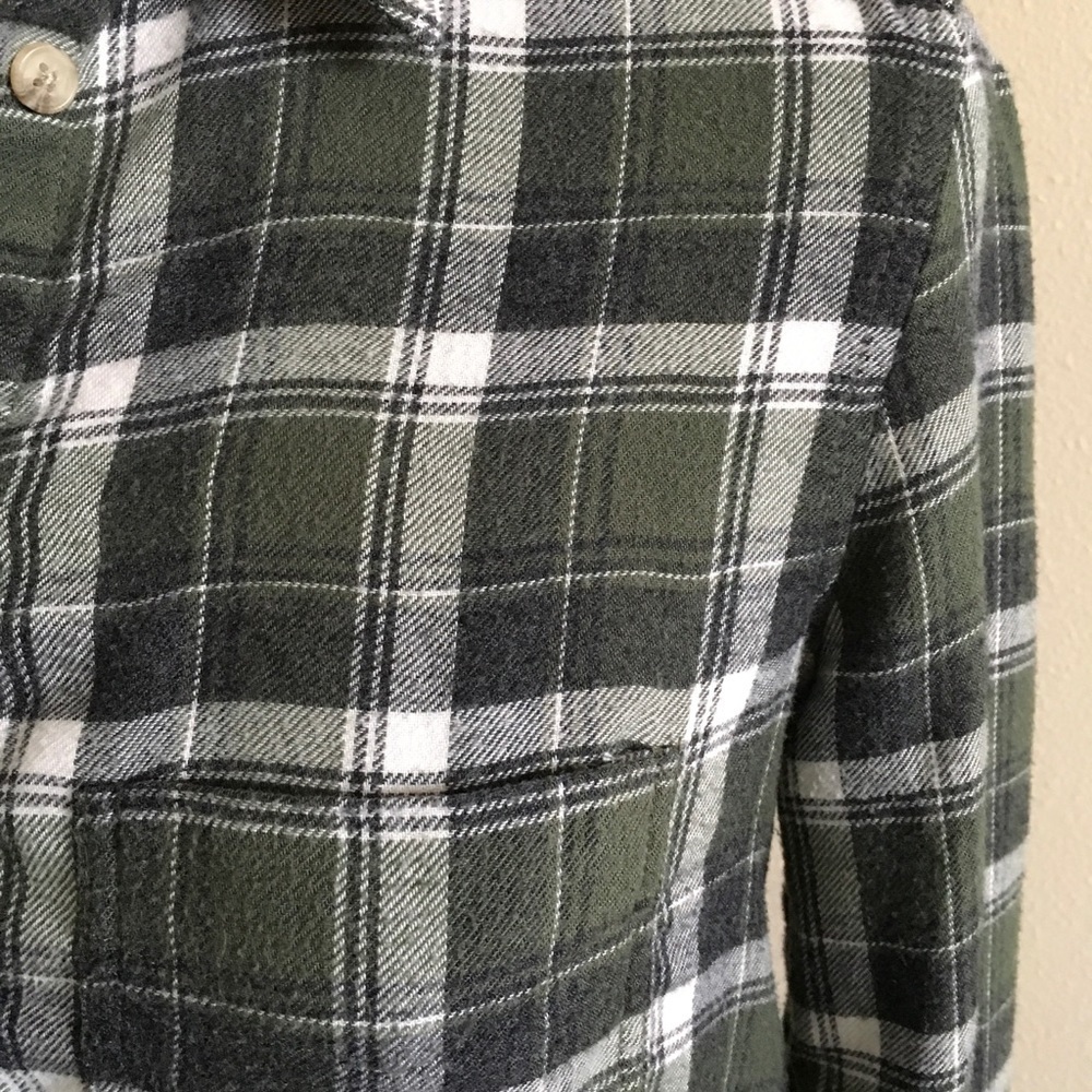 American Eagle Green Plaid Flannel - Picture 3 of 4